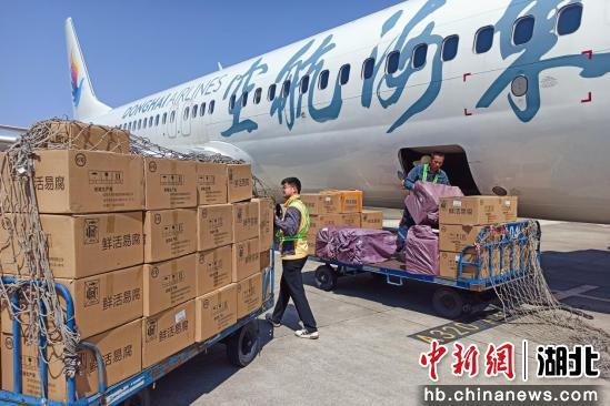 三峽機(jī)場(chǎng)“十一”黃金周保障旅客超6萬人次，運(yùn)輸高效助力出行高峰